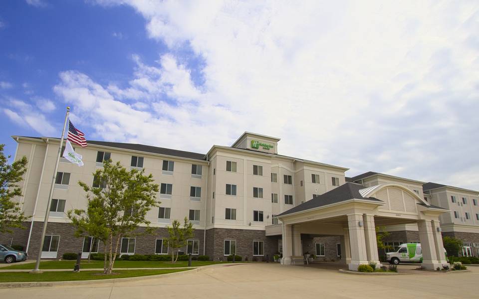 Holiday Inn & Suites Bloomington-Airport - Bloomington-Normal, Illinois